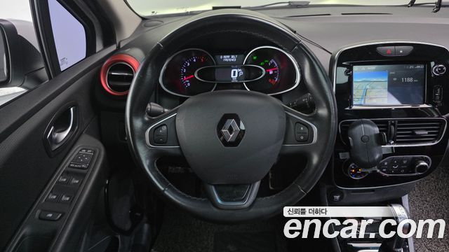 Renault Korea Clio Intens Panoramic 2019 — фото 13