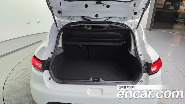 Renault Korea Clio Intens Panoramic 2019 — фото 20