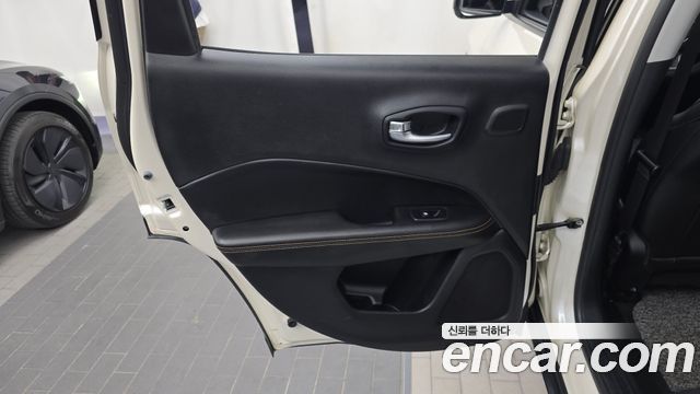 Jeep Compass (II) 2.4 Limitied AWD 2019 — фото 25