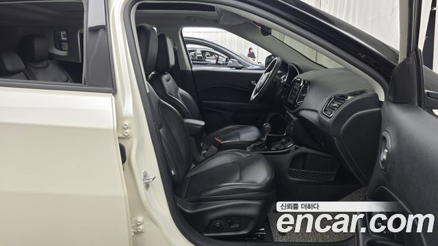 Jeep Compass (II) 2.4 Limitied AWD 2019 — фото 26