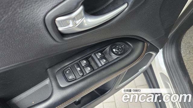 Jeep Compass (II) 2.4 Limitied AWD 2019 — фото 30