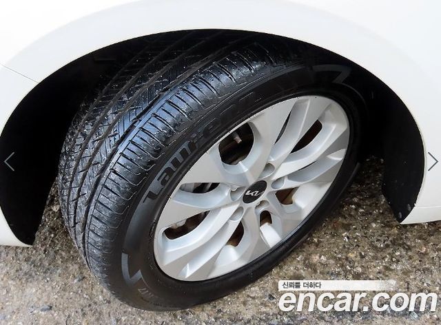 Kia K8 2.5 Gasoline 2WD Noblesse 2022 — фото 24