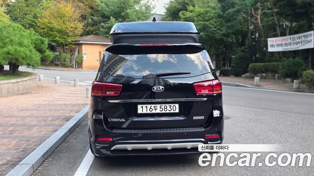 Kia Carnival 9-Seater Hi-Limousine Noblesse Special 2020 — фото 4