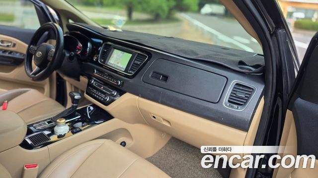 Kia Carnival 9-Seater Hi-Limousine Noblesse Special 2020 — фото 17