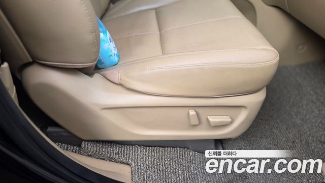 Kia Carnival 9-Seater Hi-Limousine Noblesse Special 2020 — фото 18