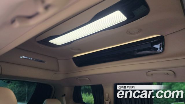 Kia Carnival 9-Seater Hi-Limousine Noblesse Special 2020 — фото 19