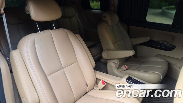 Kia Carnival 9-Seater Hi-Limousine Noblesse Special 2020 — фото 22