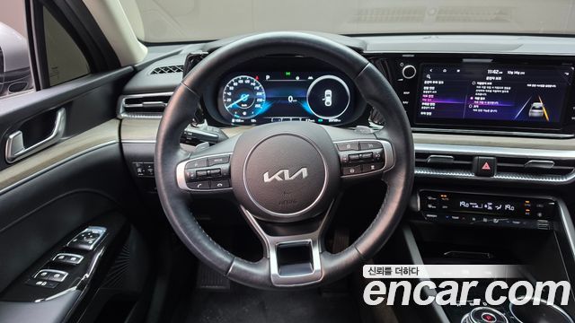 Kia K5 (III) 2.0 Noblesse 2023 — фото 13