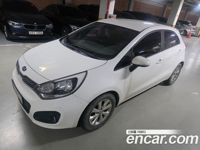 Kia Pride 1.6 GDI Hatchback Luxury