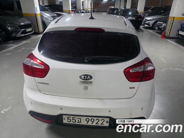 Kia Pride 1.6 GDI Hatchback Luxury 2013 — фото 4