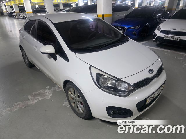 Kia Pride 1.6 GDI Hatchback Luxury 2013 — фото 6