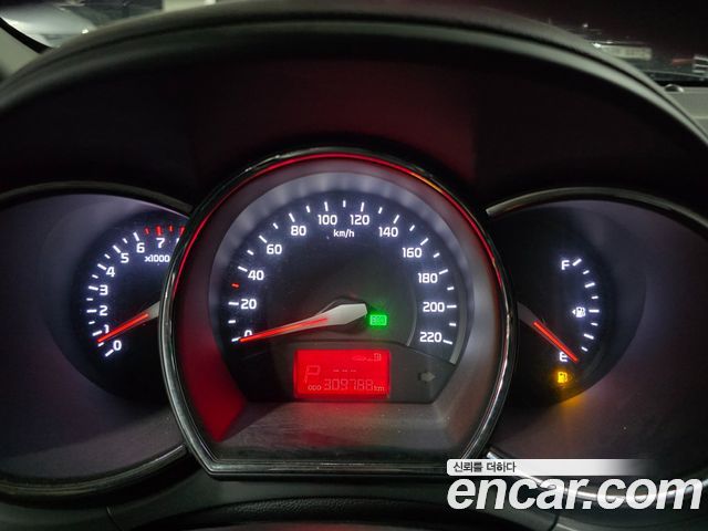 Kia Pride 1.6 GDI Hatchback Luxury 2013 — фото 8
