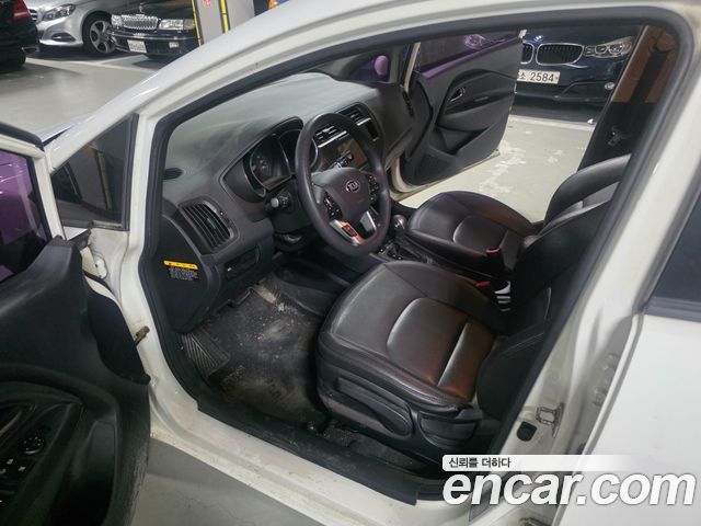 Kia Pride 1.6 GDI Hatchback Luxury 2013 — фото 15