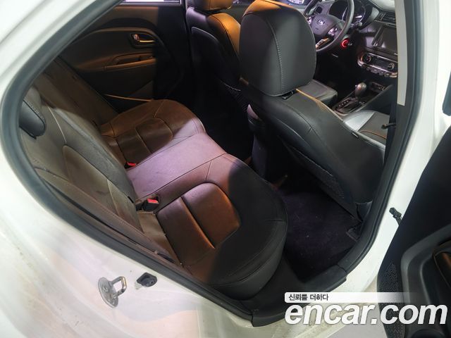 Kia Pride 1.6 GDI Hatchback Luxury 2013 — фото 17