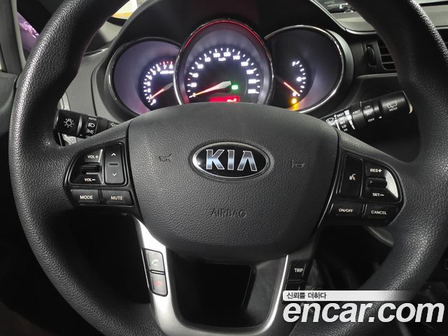 Kia Pride 1.6 GDI Hatchback Luxury 2013 — фото 20