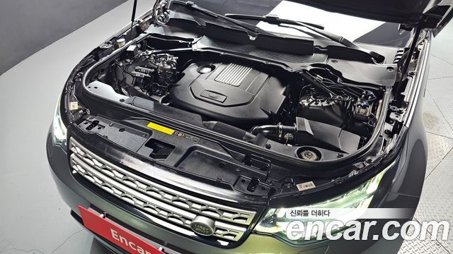 Land Rover Discovery 5 3.0 TD6 HSE Luxury 2017 — фото 6