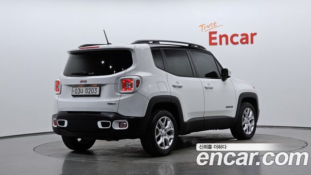 Jeep Renegade 2.4 Longitude 2016 — фото 2
