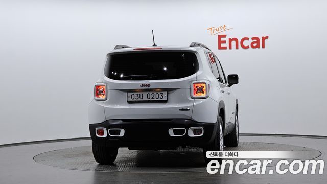 Jeep Renegade 2.4 Longitude 2016 — фото 4