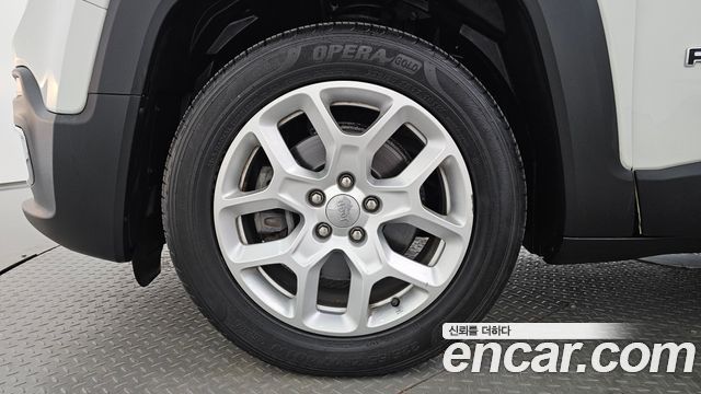 Jeep Renegade 2.4 Longitude 2016 — фото 5