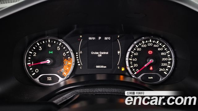 Jeep Renegade 2.4 Longitude 2016 — фото 8