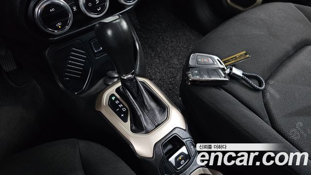 Jeep Renegade 2.4 Longitude 2016 — фото 9