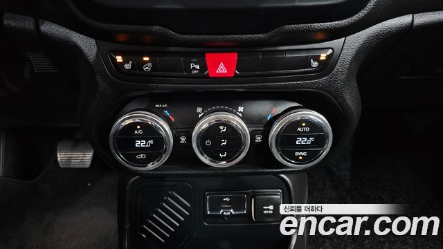 Jeep Renegade 2.4 Longitude 2016 — фото 16