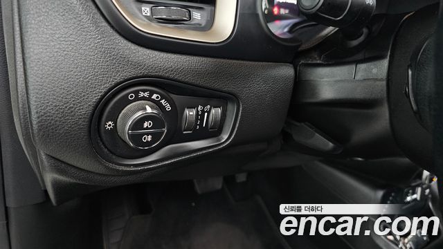 Jeep Renegade 2.4 Longitude 2016 — фото 18