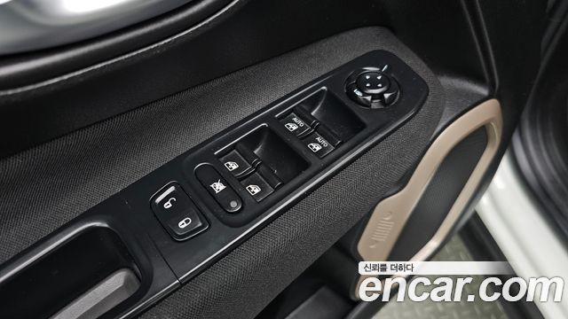 Jeep Renegade 2.4 Longitude 2016 — фото 19