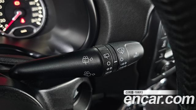 Jeep Renegade 2.4 Longitude 2016 — фото 20