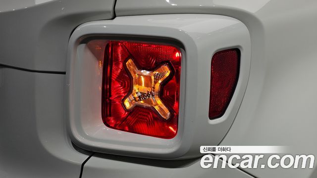 Jeep Renegade 2.4 Longitude 2016 — фото 23