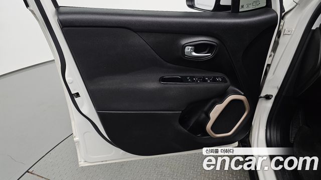 Jeep Renegade 2.4 Longitude 2016 — фото 24
