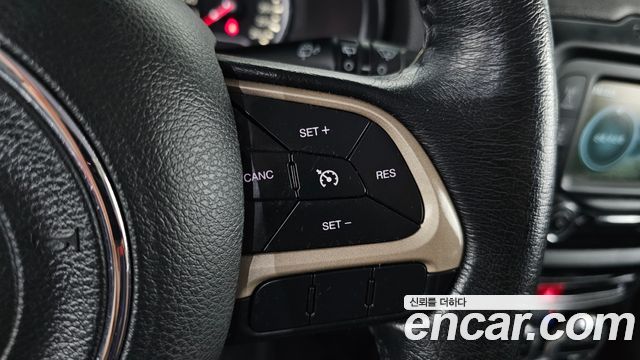 Jeep Renegade 2.4 Longitude 2016 — фото 27