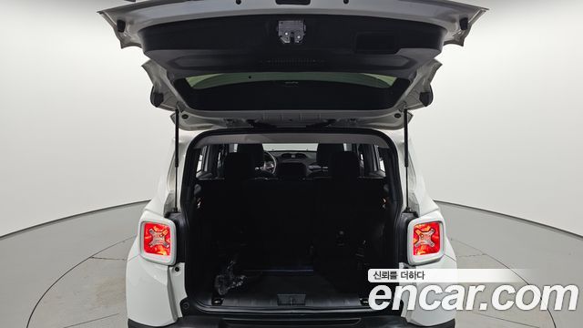 Jeep Renegade 2.4 Longitude 2016 — фото 29