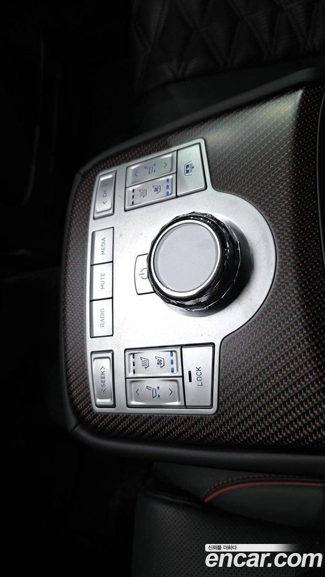 Genesis G80 (RG3) Gasoline 2.5 Turbo AWD 2025 — фото 29
