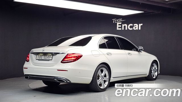 Mercedes-Benz E-Class (W213) E220d Avantgarde 2017 — фото 2