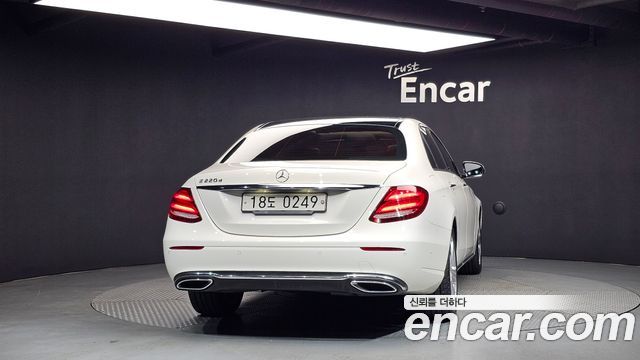 Mercedes-Benz E-Class (W213) E220d Avantgarde 2017 — фото 4
