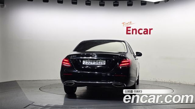Mercedes-Benz E-Class (W213) E300 4MATIC Exclusive 2020 — фото 4