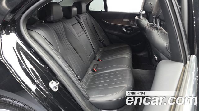 Mercedes-Benz E-Class (W213) E300 4MATIC Exclusive 2020 — фото 12