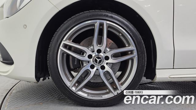 Mercedes-Benz CLA-Class (C117) CLA220 AMG Line 2018 — фото 5