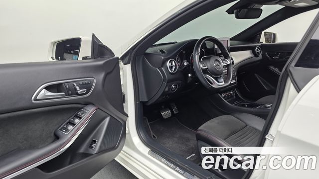 Mercedes-Benz CLA-Class (C117) CLA220 AMG Line 2018 — фото 10