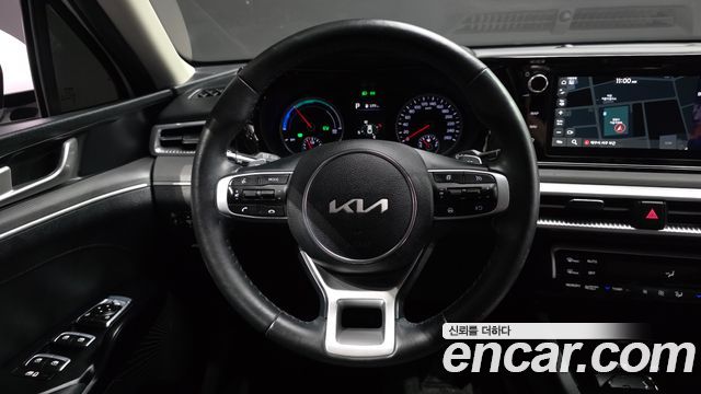 Kia K5 Hybrid (III) Trendy 2023 — фото 13