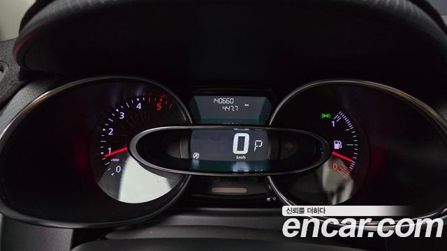 Renault Korea Clio Intens 2018 — фото 8