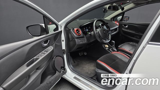 Renault Korea Clio Intens 2018 — фото 10