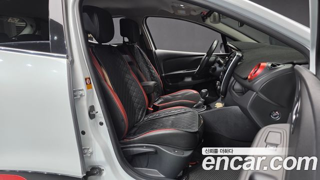 Renault Korea Clio Intens 2018 — фото 11
