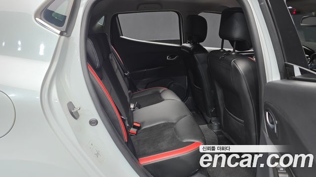 Renault Korea Clio Intens 2018 — фото 12