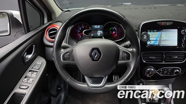 Renault Korea Clio Intens 2018 — фото 13