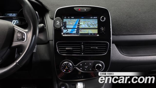 Renault Korea Clio Intens 2018 — фото 14