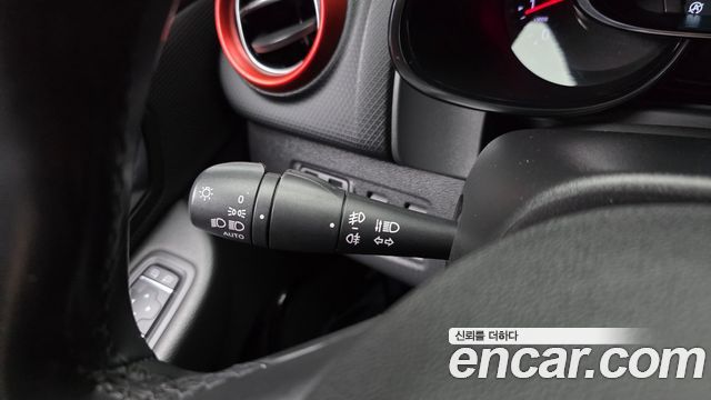 Renault Korea Clio Intens 2018 — фото 16
