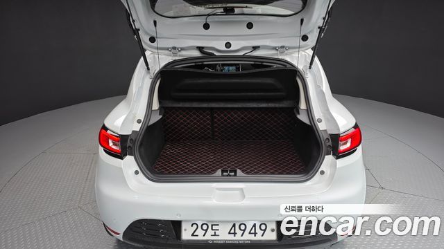 Renault Korea Clio Intens 2018 — фото 20