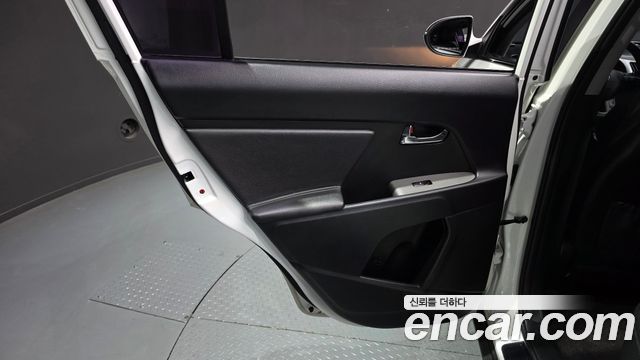 Kia Sportage R Diesel 2WD Trendy 2015 — фото 31